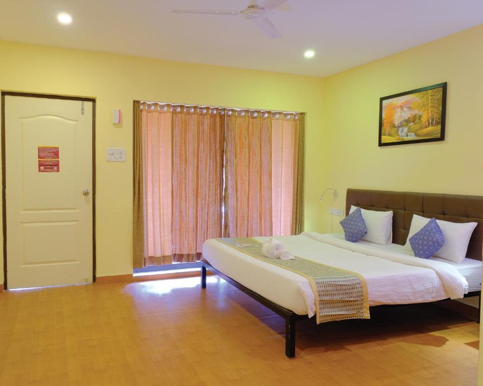 The Byke Royal Pearl Hotel Anjuna Exterior photo